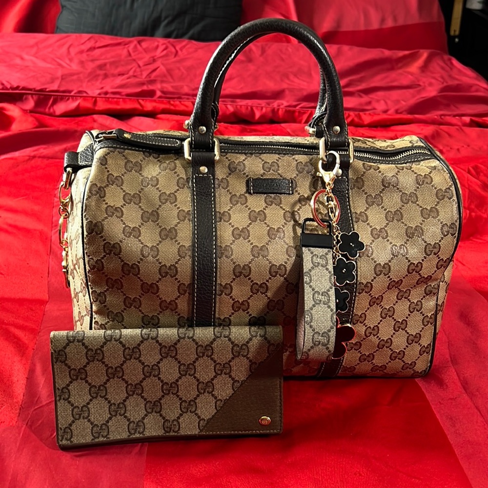 Authentic GUCCI Duffle Bag GG  Leather/wallet  Gucci Vintage Wallet/ small spot! - Picture 12 of 16